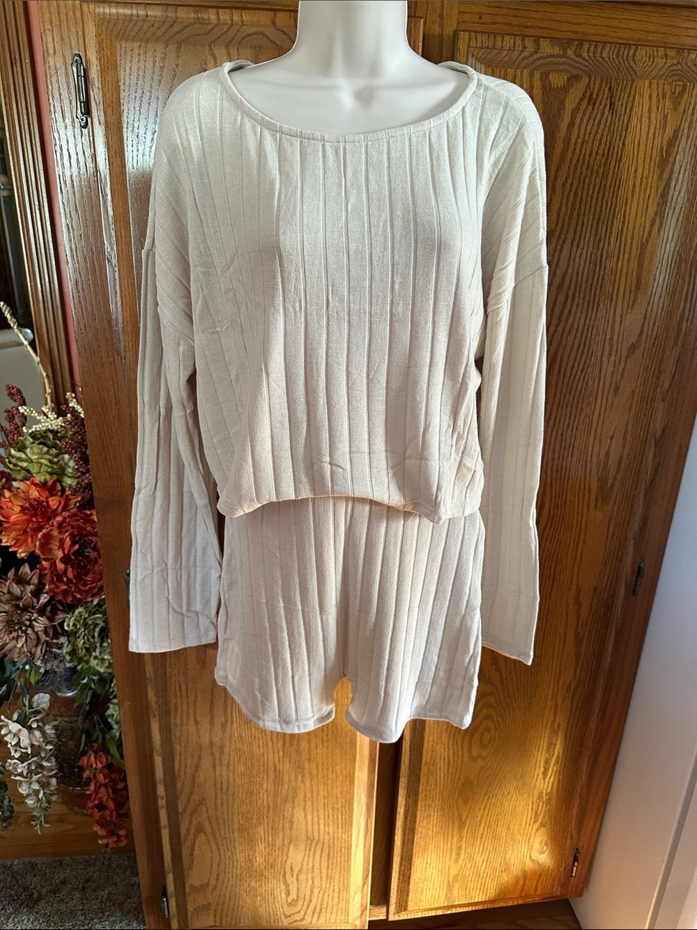 Ribbed Long-Sleeve Lounge Top & shorts in Cream
